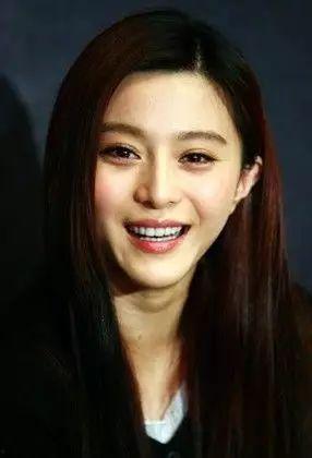 挠外国女明星文章,外国女明星的时尚潮流与魅力风采