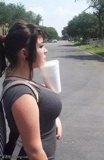 短发大胸妹子露脸无码